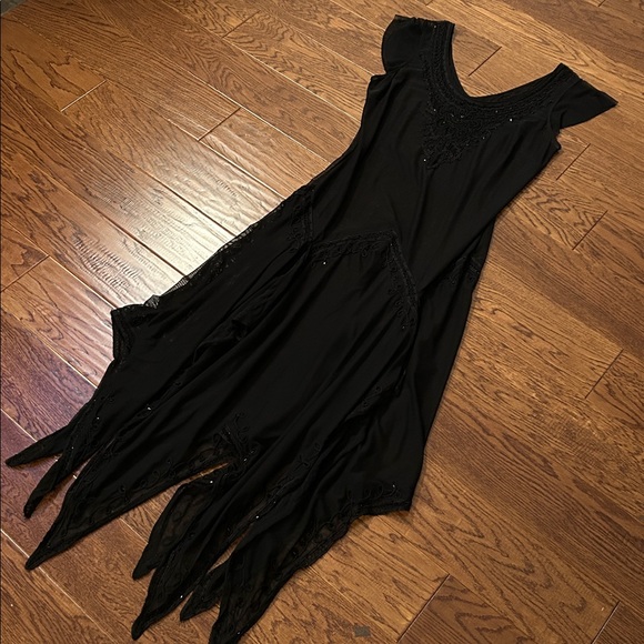 Elegant Black Sheer Dress with Lace Detail - Picture 16 of 16